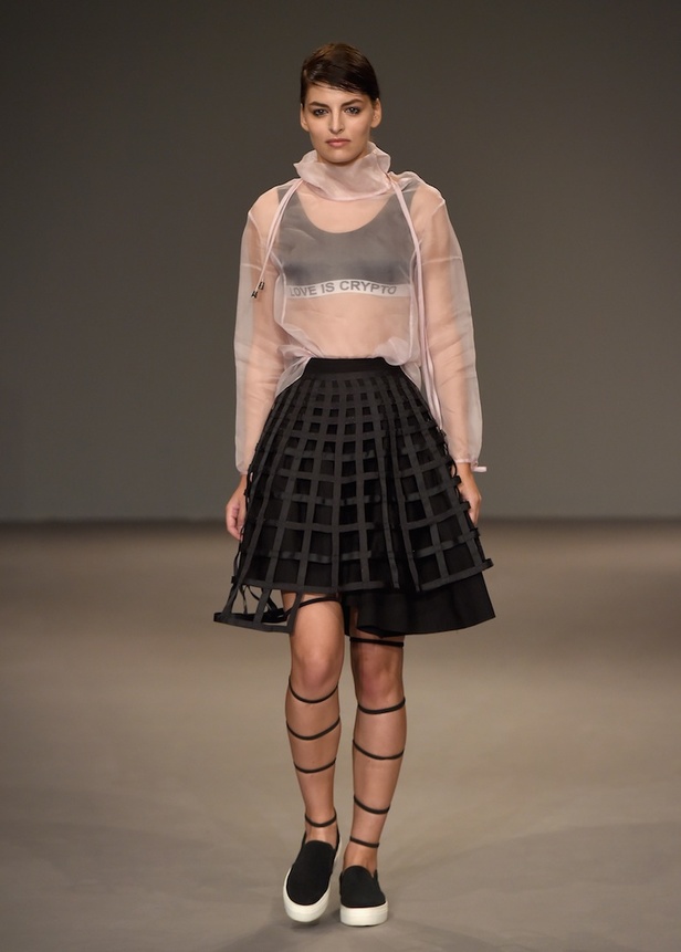 أبرز عروض أزياء "فاشن فوروود" في دبي لعام 2017