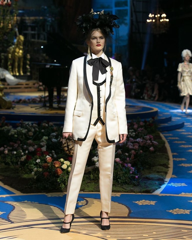 فساتين سهرة منفوخة في عرض دولتشي آند غابانا التامودا