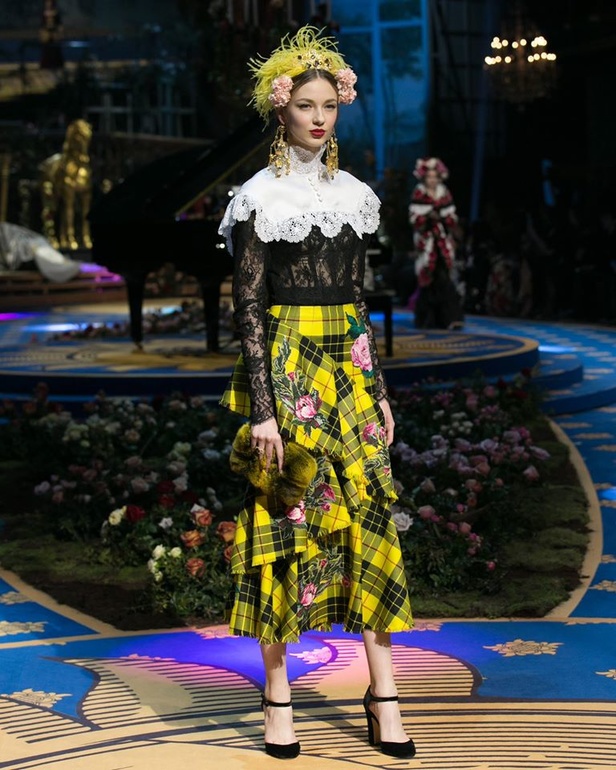 فساتين سهرة منفوخة في عرض دولتشي آند غابانا التامودا