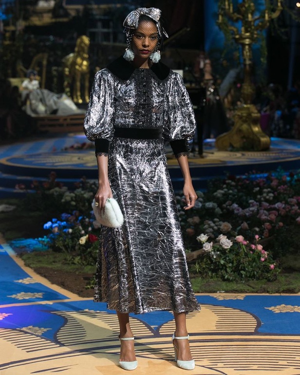 فساتين سهرة منفوخة في عرض دولتشي آند غابانا التامودا