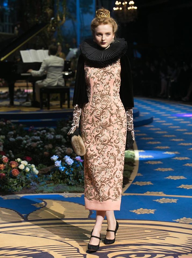 فساتين سهرة منفوخة في عرض دولتشي آند غابانا التامودا