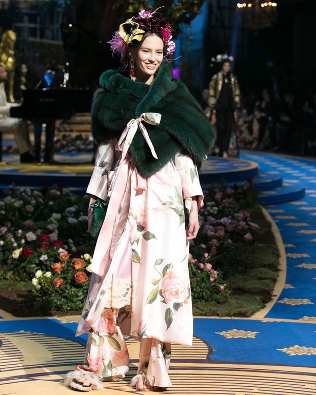 فساتين سهرة منفوخة في عرض دولتشي آند غابانا التامودا