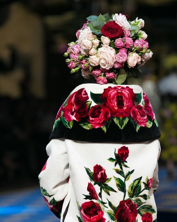 فساتين سهرة منفوخة في عرض دولتشي آند غابانا التامودا