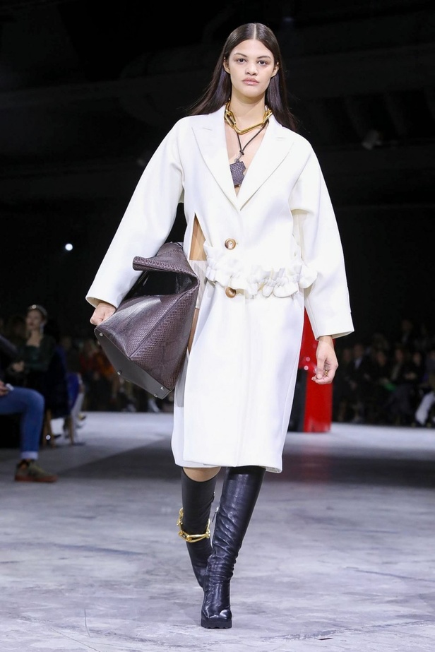 مجموعة Off White لموسم خريف وشتاء 2020-2021