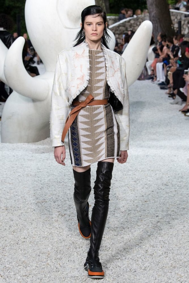 أزياء لويس فويتون كروز لعام 2019 تحاكي الروح الحيوية