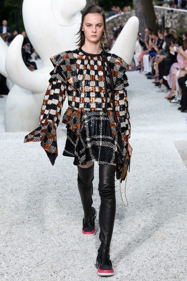 أزياء لويس فويتون كروز لعام 2019 تحاكي الروح الحيوية