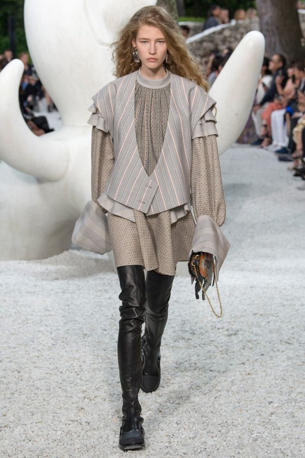 أزياء لويس فويتون كروز لعام 2019 تحاكي الروح الحيوية