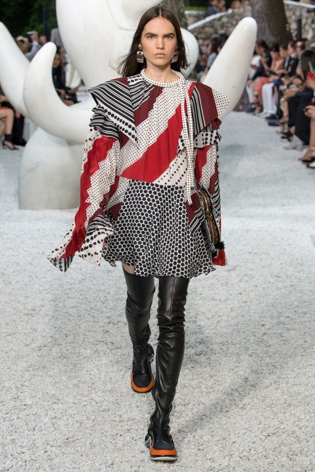 أزياء لويس فويتون كروز لعام 2019 تحاكي الروح الحيوية