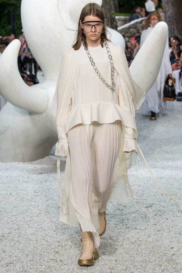 أزياء لويس فويتون كروز لعام 2019 تحاكي الروح الحيوية