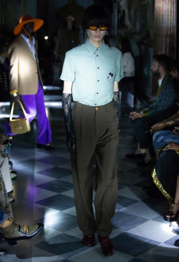 مجموعة غوتشي كروز 2020 تنير متحف روما بقصات وألوان عصرية ومميّزة