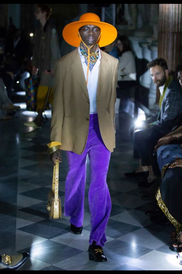 مجموعة غوتشي كروز 2020 تنير متحف روما بقصات وألوان عصرية ومميّزة