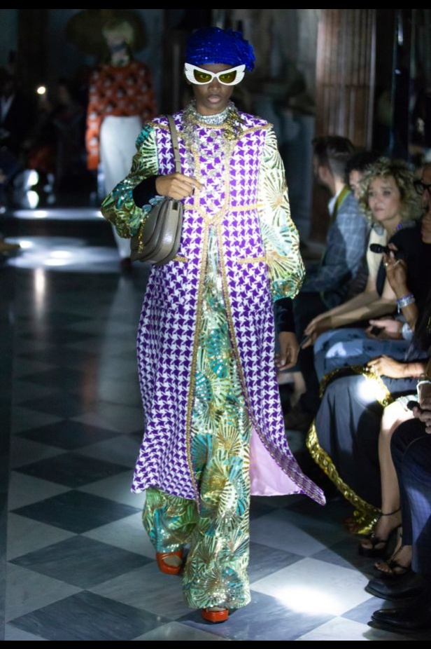 مجموعة غوتشي كروز 2020 تنير متحف روما بقصات وألوان عصرية ومميّزة