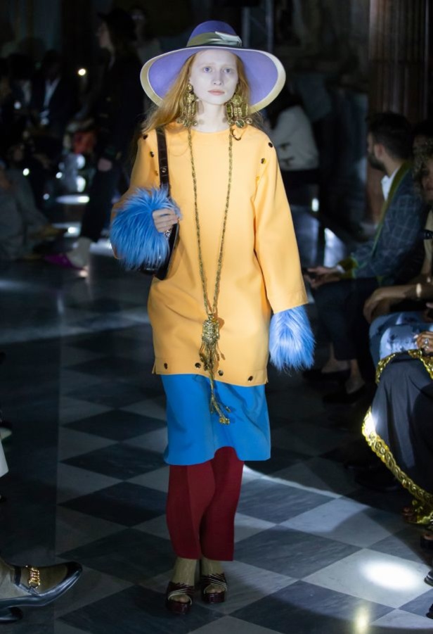 مجموعة غوتشي كروز 2020 تنير متحف روما بقصات وألوان عصرية ومميّزة