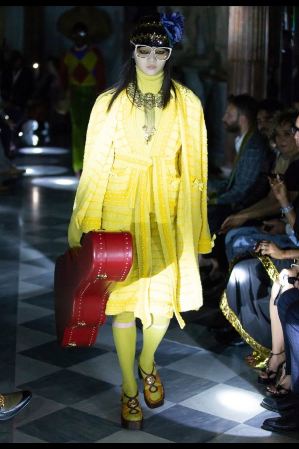 مجموعة غوتشي كروز 2020 تنير متحف روما بقصات وألوان عصرية ومميّزة