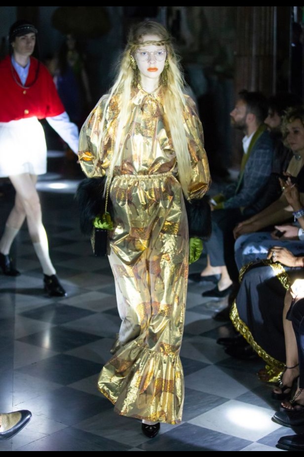 مجموعة غوتشي كروز 2020 تنير متحف روما بقصات وألوان عصرية ومميّزة