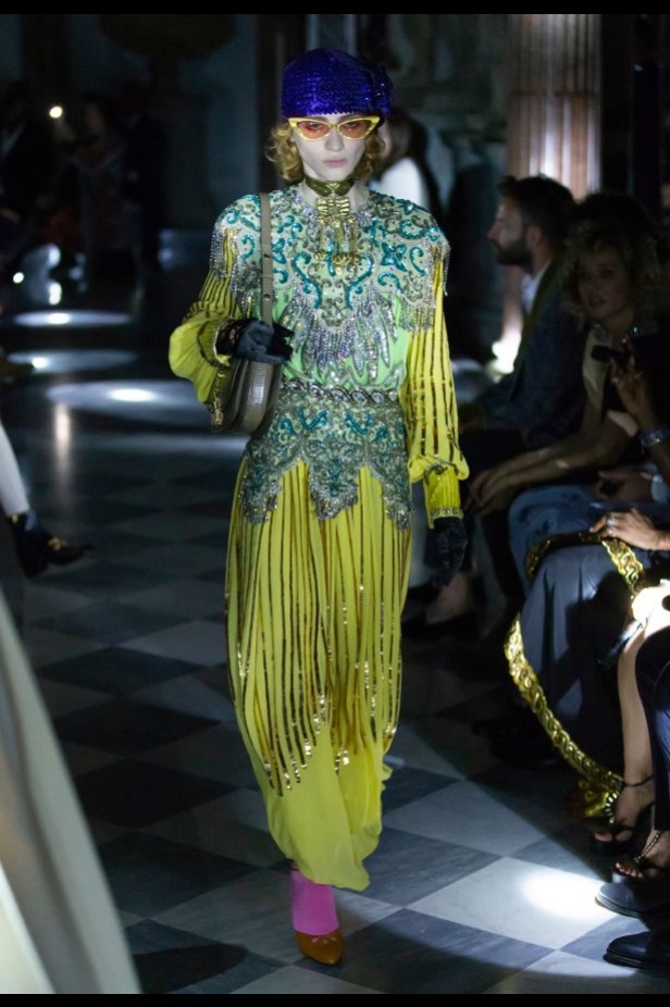 مجموعة غوتشي كروز 2020 تنير متحف روما بقصات وألوان عصرية ومميّزة