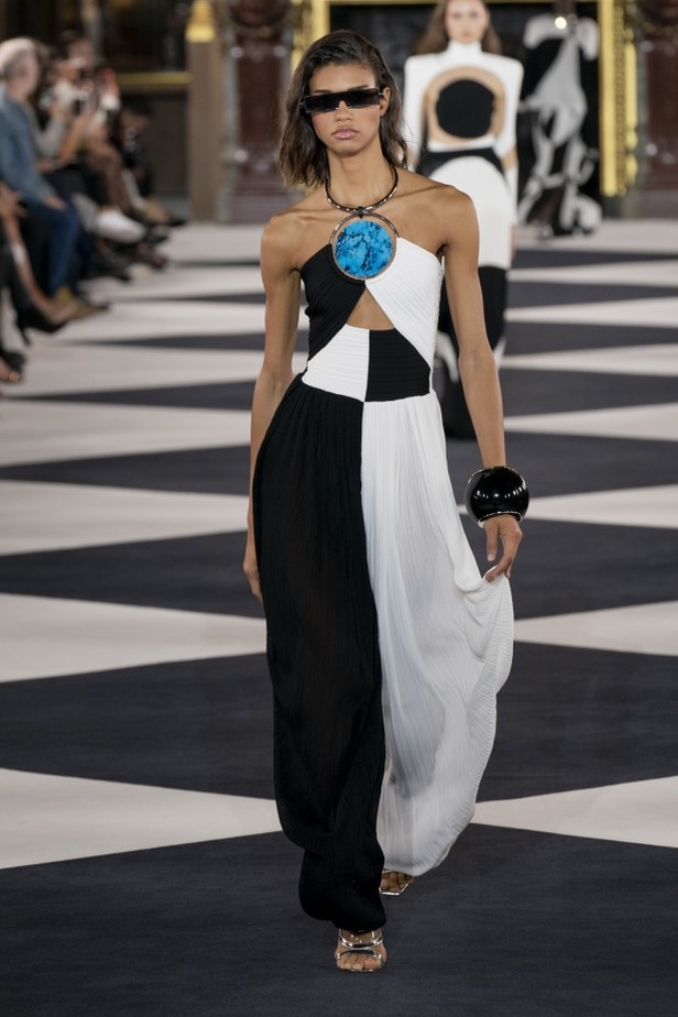 اسبوع الموضة في باريس 2019 ازياء BALMAIN الجاهزة لربيع وصيف 2020