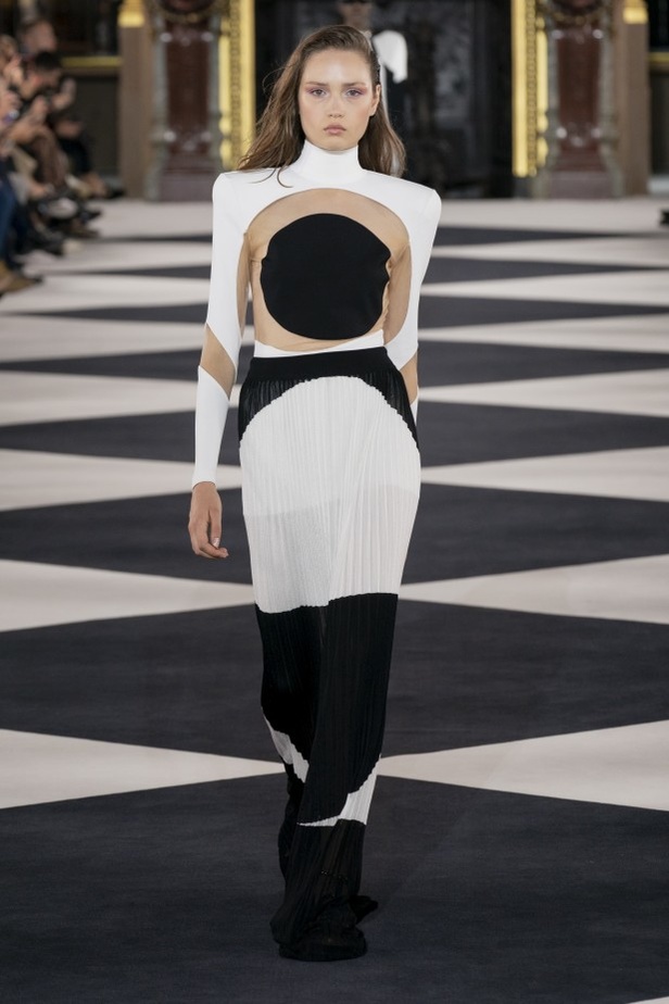 اسبوع الموضة في باريس 2019 ازياء BALMAIN الجاهزة لربيع وصيف 2020