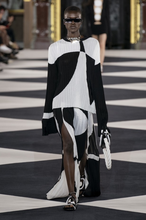 اسبوع الموضة في باريس 2019 ازياء BALMAIN الجاهزة لربيع وصيف 2020