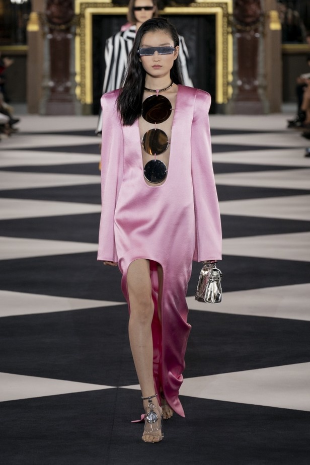 اسبوع الموضة في باريس 2019 ازياء BALMAIN الجاهزة لربيع وصيف 2020