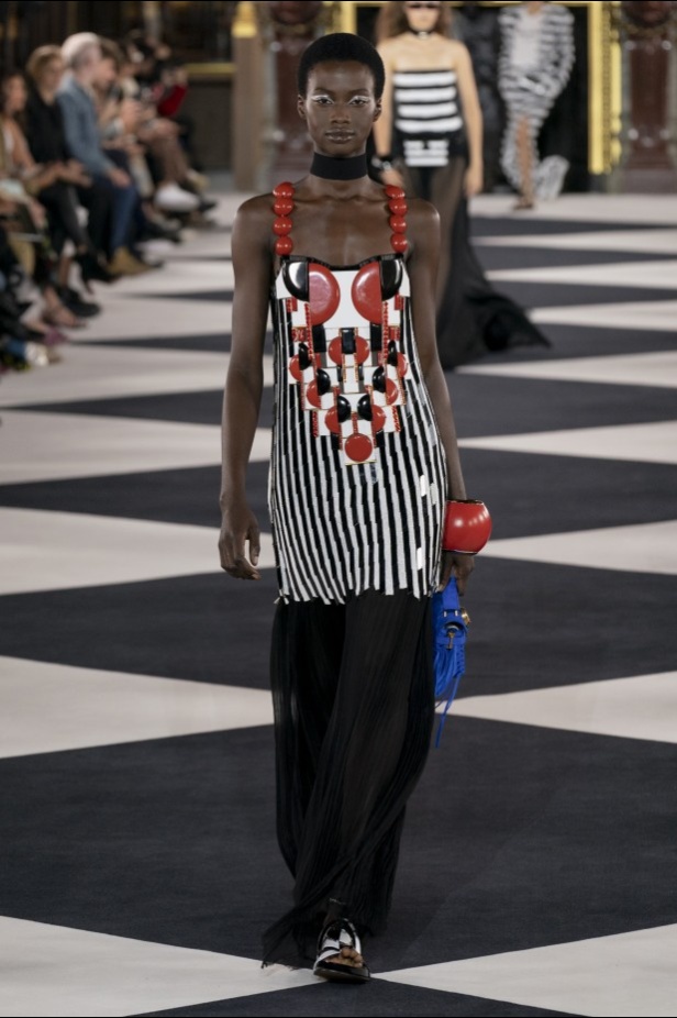 اسبوع الموضة في باريس 2019 ازياء BALMAIN الجاهزة لربيع وصيف 2020