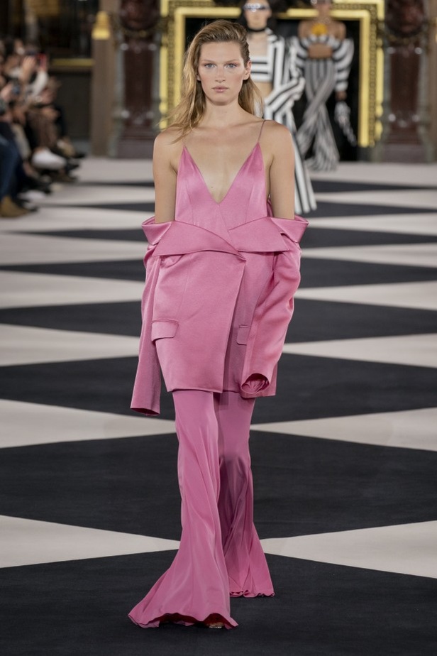 اسبوع الموضة في باريس 2019 ازياء BALMAIN الجاهزة لربيع وصيف 2020