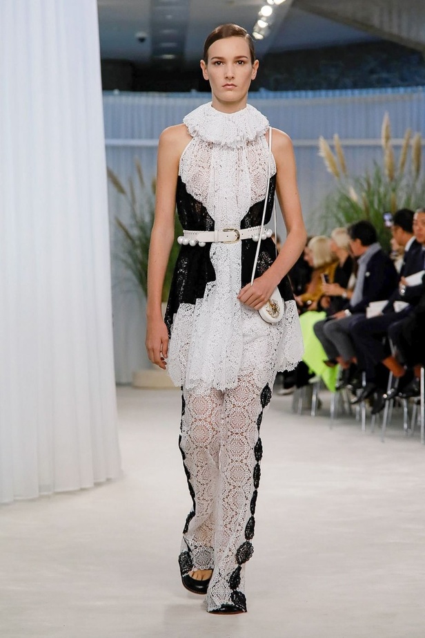 اسبوع الموضة في باريس 2019 مجموعة لويفي لربيع وصيف 2020