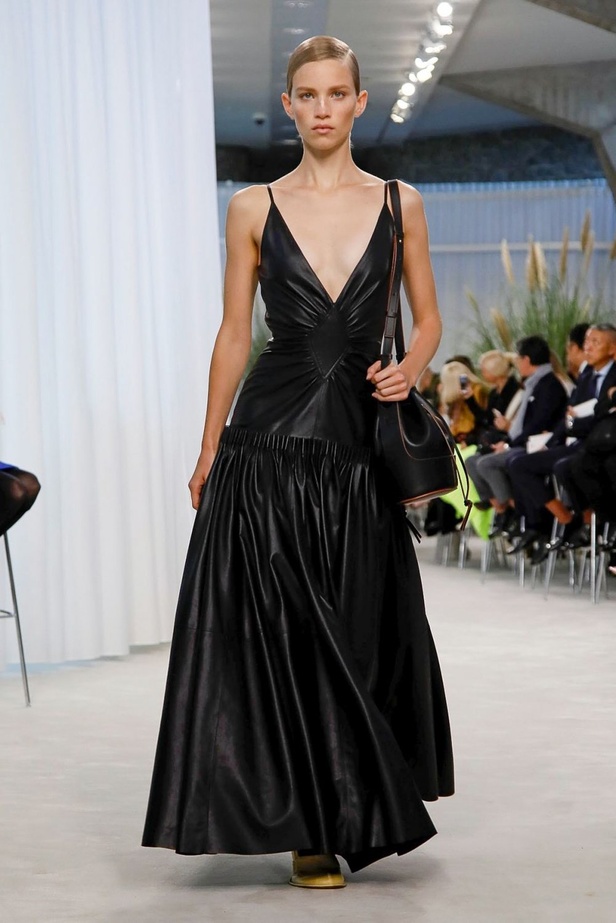 اسبوع الموضة في باريس 2019 مجموعة لويفي لربيع وصيف 2020