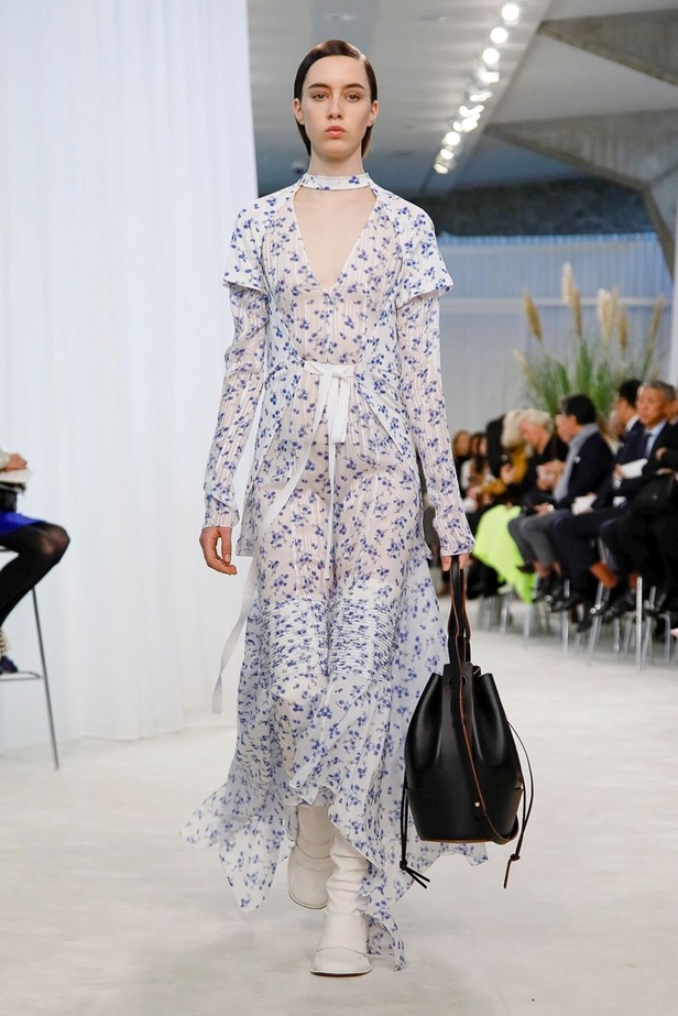 اسبوع الموضة في باريس 2019 مجموعة لويفي لربيع وصيف 2020