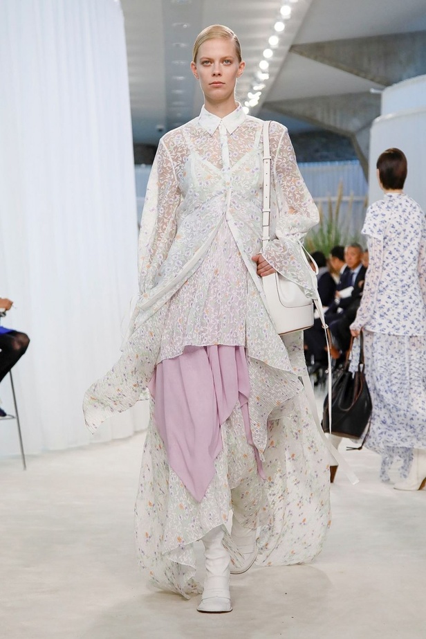 اسبوع الموضة في باريس 2019 مجموعة لويفي لربيع وصيف 2020