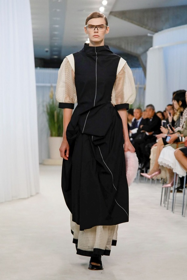 اسبوع الموضة في باريس 2019 مجموعة لويفي لربيع وصيف 2020