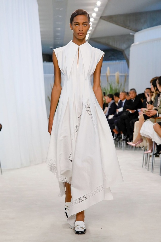 اسبوع الموضة في باريس 2019 مجموعة لويفي لربيع وصيف 2020