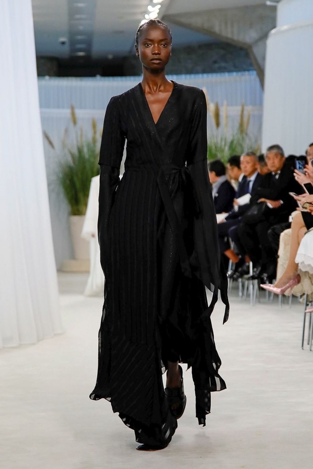 اسبوع الموضة في باريس 2019 مجموعة لويفي لربيع وصيف 2020