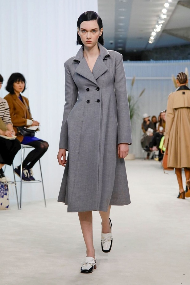 اسبوع الموضة في باريس 2019 مجموعة لويفي لربيع وصيف 2020