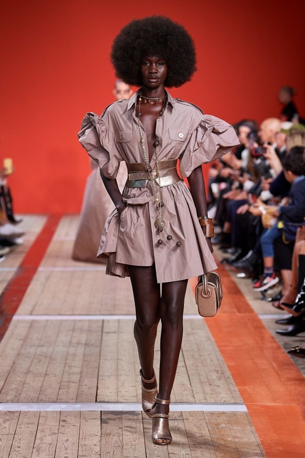 اسبوع الموضة في باريس 2019 مجموعة ايلي صعب الفاخرة لربيع وصيف 2020