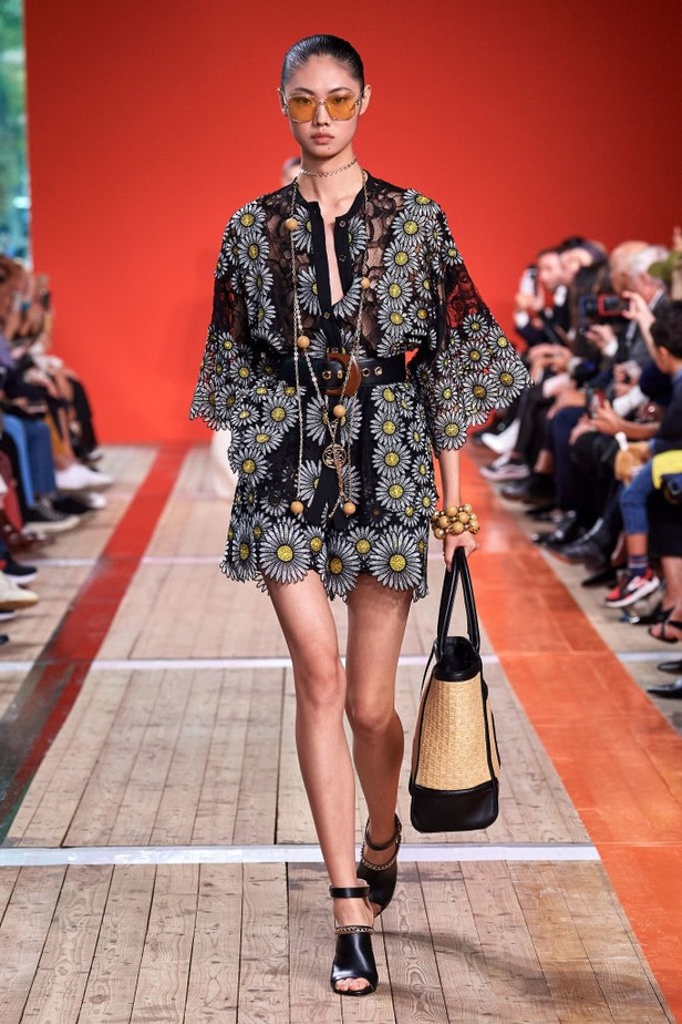 اسبوع الموضة في باريس 2019 مجموعة ايلي صعب الفاخرة لربيع وصيف 2020