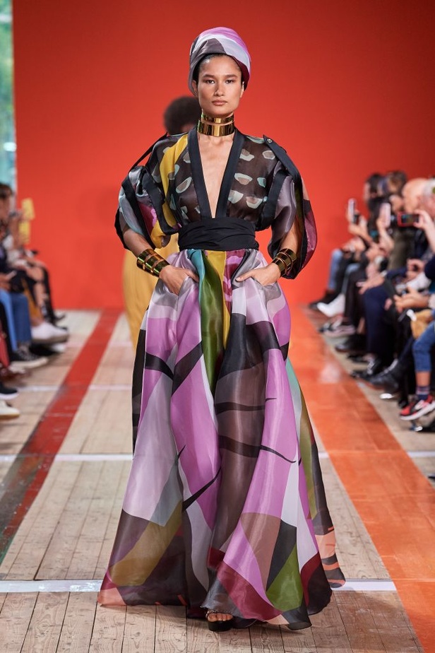 اسبوع الموضة في باريس 2019 مجموعة ايلي صعب الفاخرة لربيع وصيف 2020