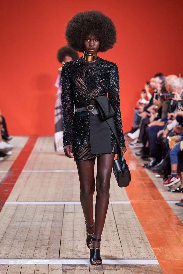 اسبوع الموضة في باريس 2019 مجموعة ايلي صعب الفاخرة لربيع وصيف 2020