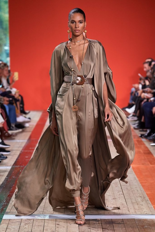 اسبوع الموضة في باريس 2019 مجموعة ايلي صعب الفاخرة لربيع وصيف 2020