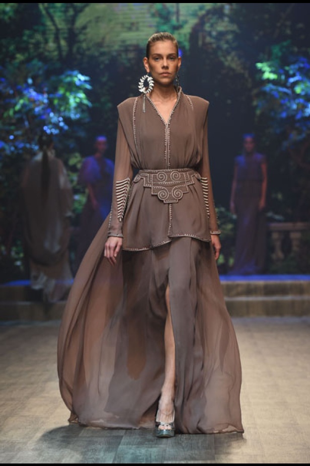 "فاشن فوروورد" يختتم فعالياته بتميّز وتألق أبرز المصممين