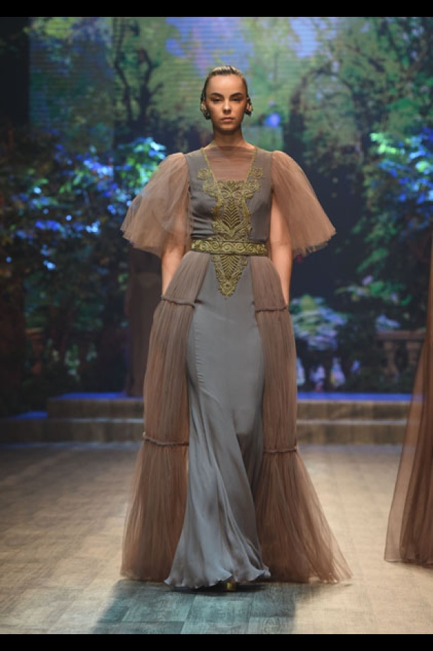 "فاشن فوروورد" يختتم فعالياته بتميّز وتألق أبرز المصممين