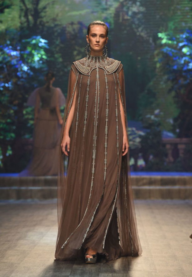 "فاشن فوروورد" يختتم فعالياته بتميّز وتألق أبرز المصممين