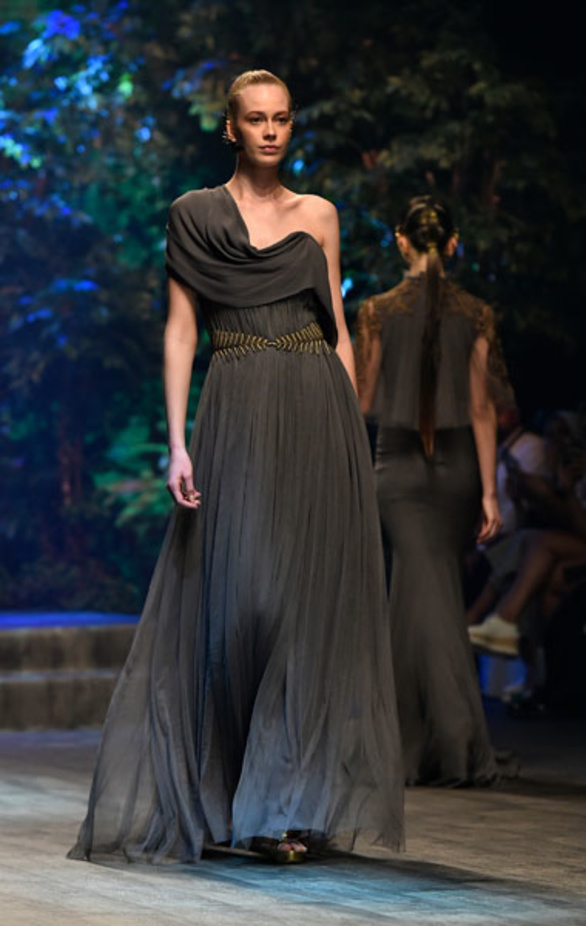 "فاشن فوروورد" يختتم فعالياته بتميّز وتألق أبرز المصممين