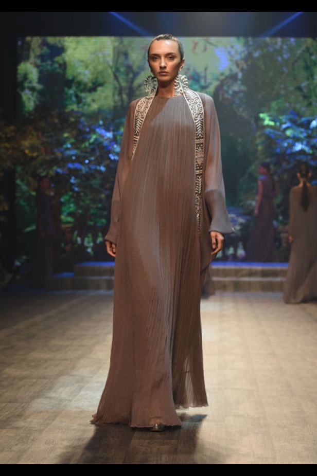 "فاشن فوروورد" يختتم فعالياته بتميّز وتألق أبرز المصممين