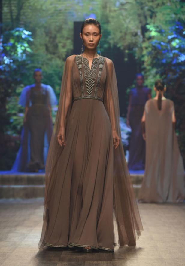 "فاشن فوروورد" يختتم فعالياته بتميّز وتألق أبرز المصممين