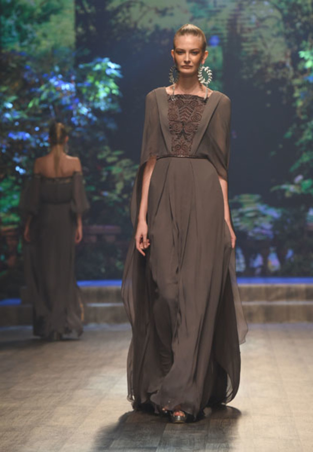 "فاشن فوروورد" يختتم فعالياته بتميّز وتألق أبرز المصممين