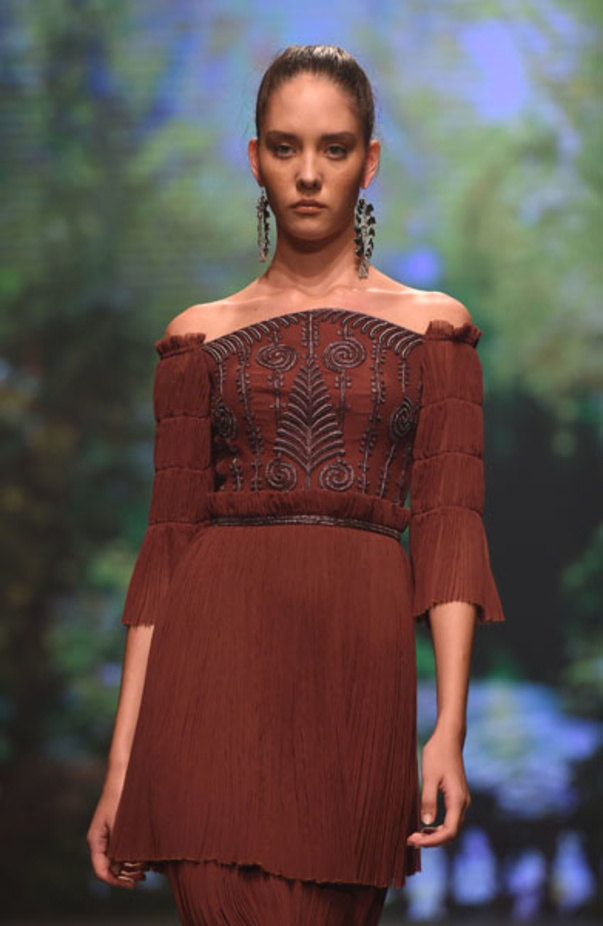 "فاشن فوروورد" يختتم فعالياته بتميّز وتألق أبرز المصممين