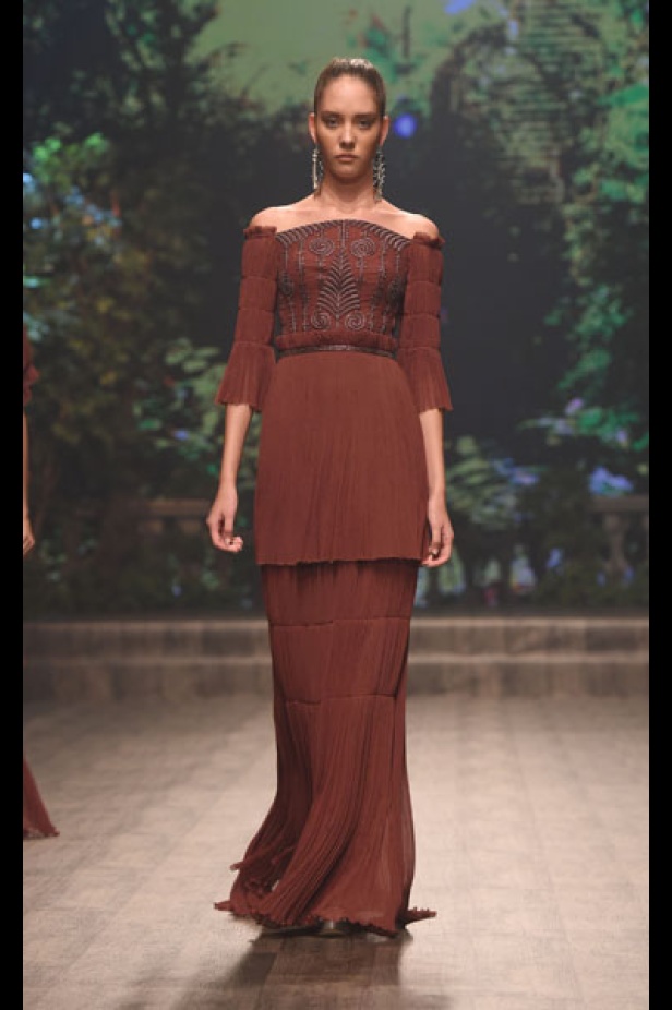 "فاشن فوروورد" يختتم فعالياته بتميّز وتألق أبرز المصممين