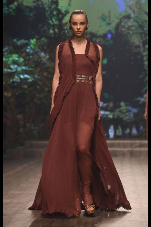 "فاشن فوروورد" يختتم فعالياته بتميّز وتألق أبرز المصممين