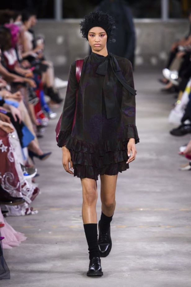 أزياء فالنتينو في طوكيو... مزيج بين التقاليد الإيطالية والحضارة اليابانية